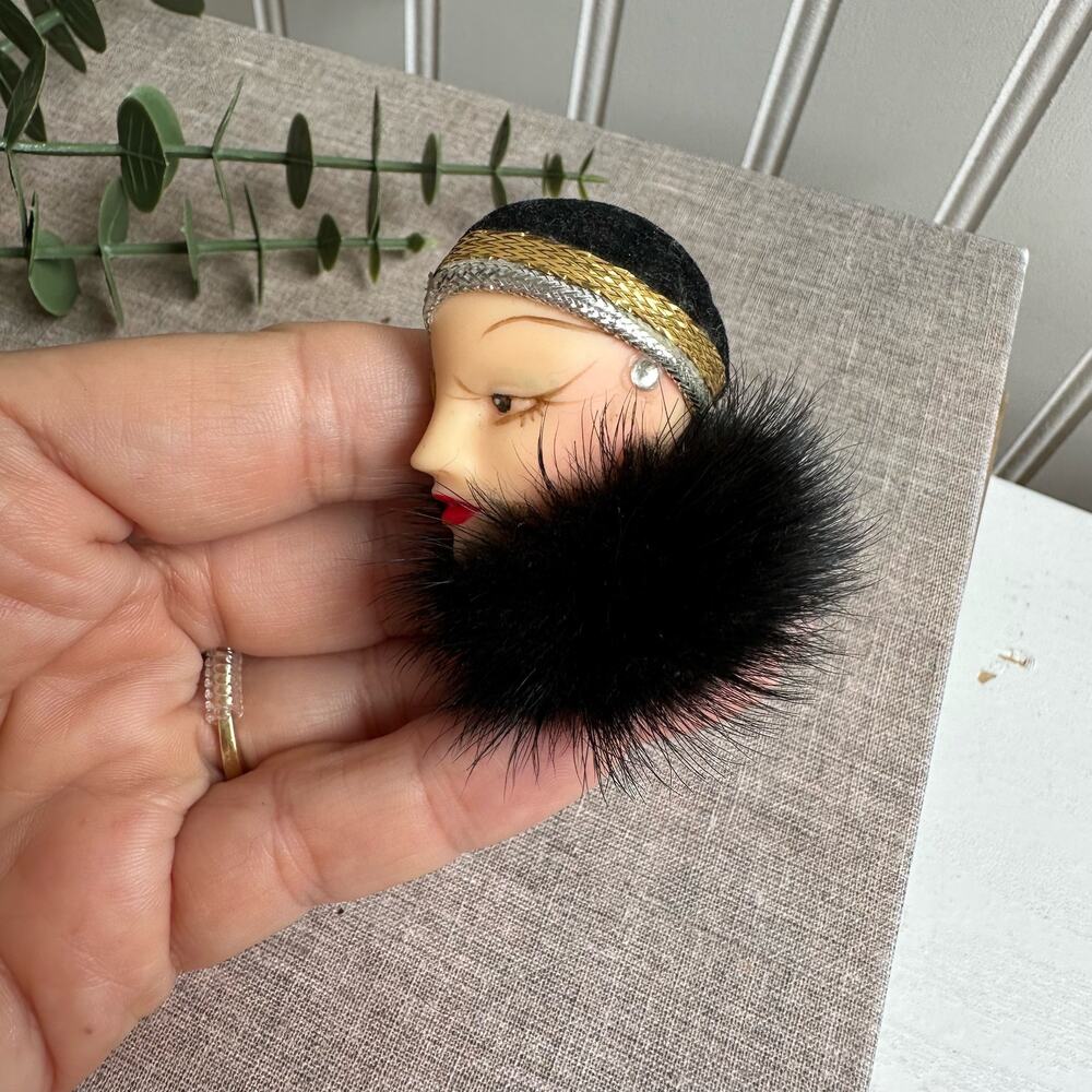 Vintage 1920s Flapper Lady Brooch | Art Deco Inspired Pin Mink Fur Trim - Picture 4 of 5